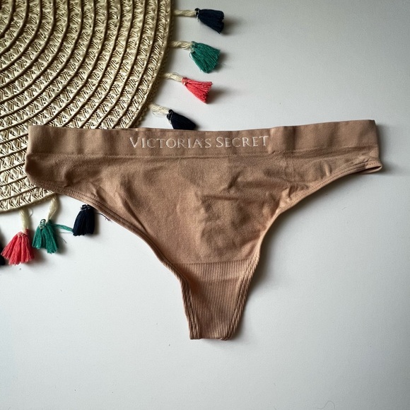 Victoria's Secret Seamless Textured Thong Panty Beige Small NEW - Picture 6 of 6